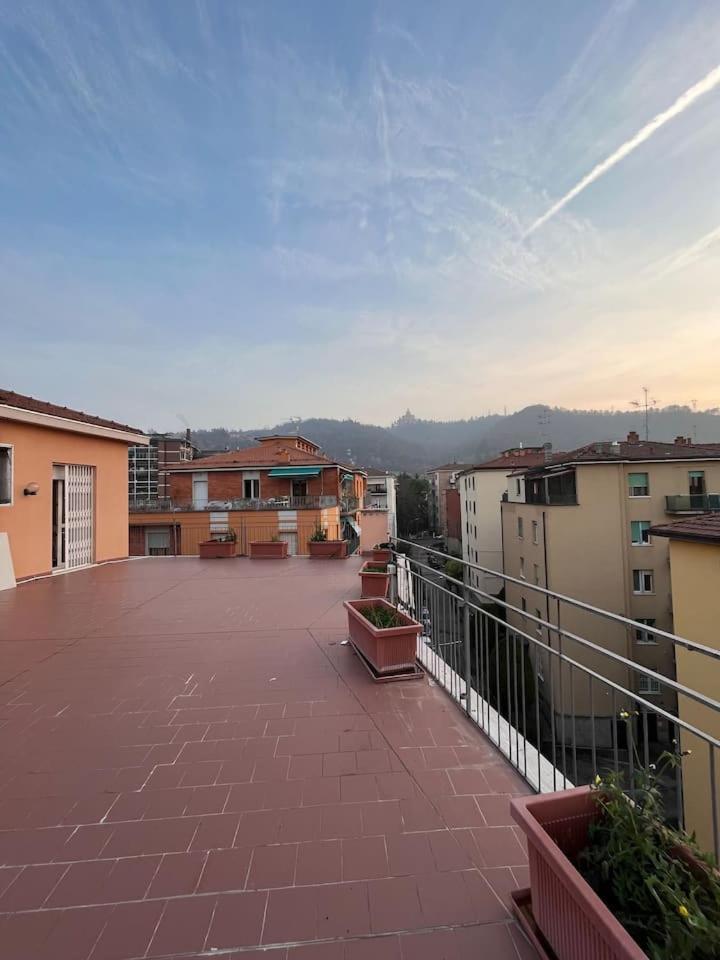 Camere In Appartamento Condiviso Vista San Luca - Bologna — Foto 1
